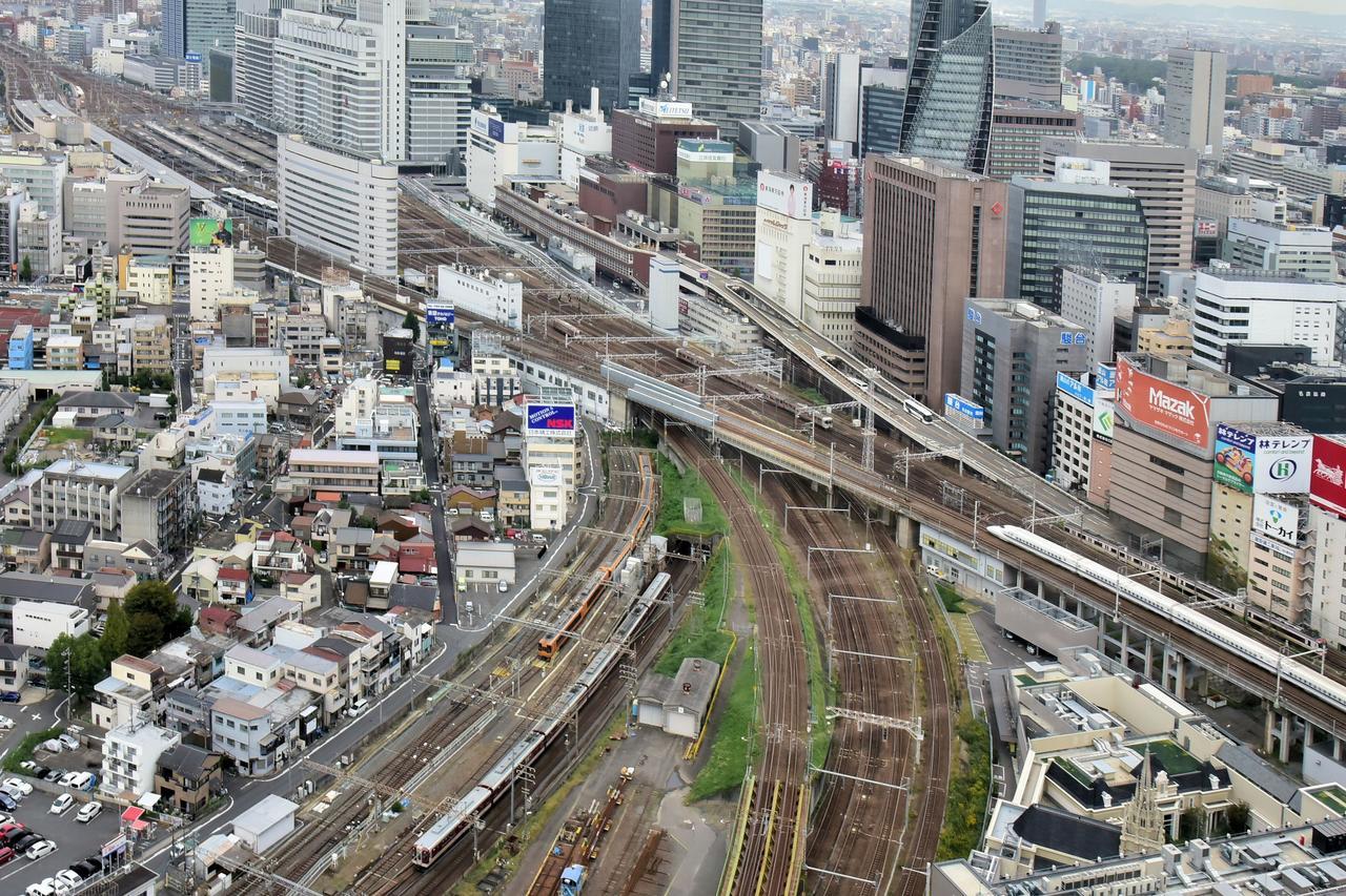 Nagoya Prince Hotel Sky Tower Экстерьер фото The elevated portion of the Shinkansen in Tokyo