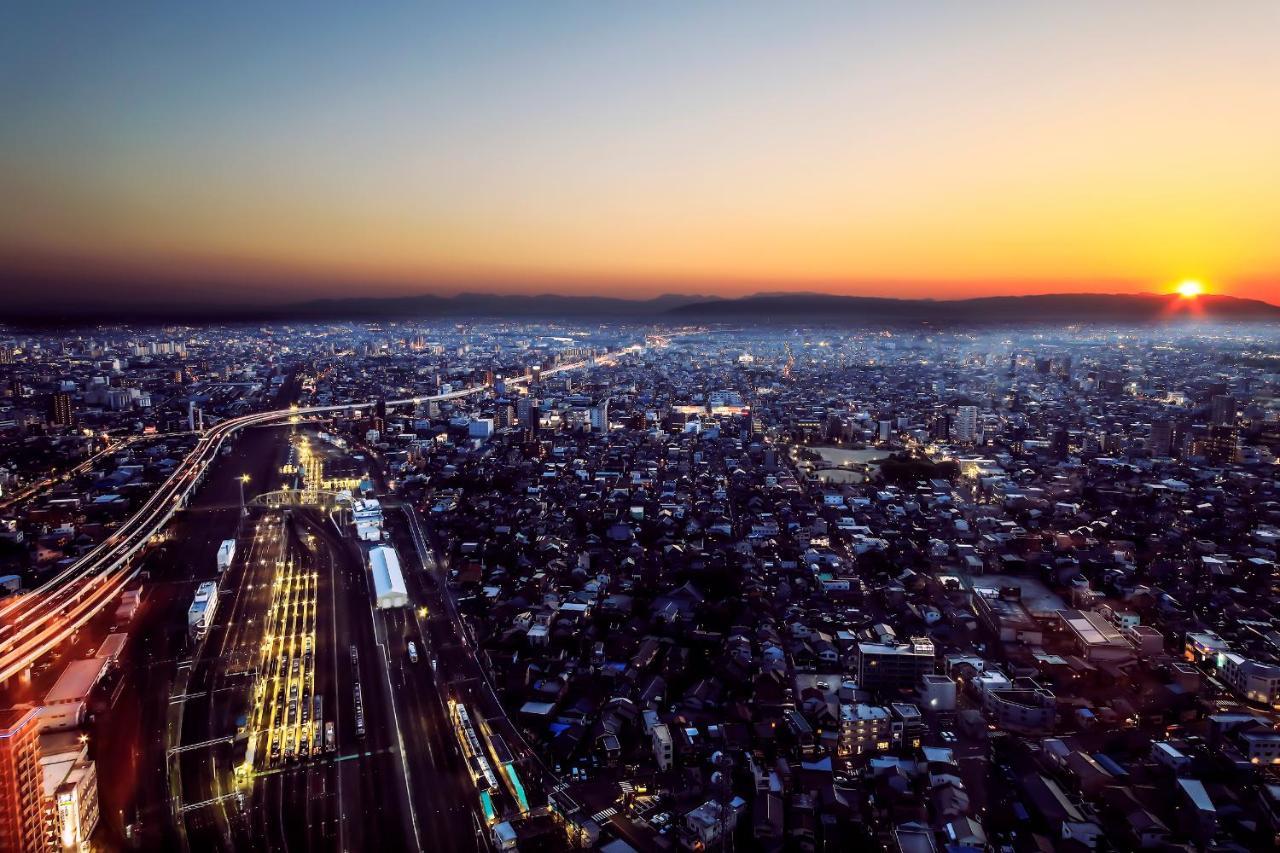 Nagoya Prince Hotel Sky Tower Экстерьер фото Aerial view of the city at sunset